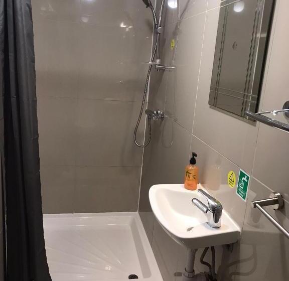 اتاق استاندارد چهار تخته, Victorin House   All Rooms Are En Suite
