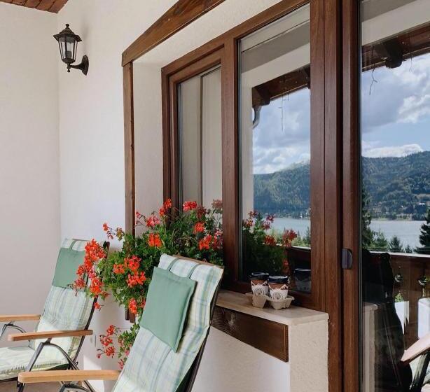 1 Bedroom Apartment Lake View, Pensiunea Encian