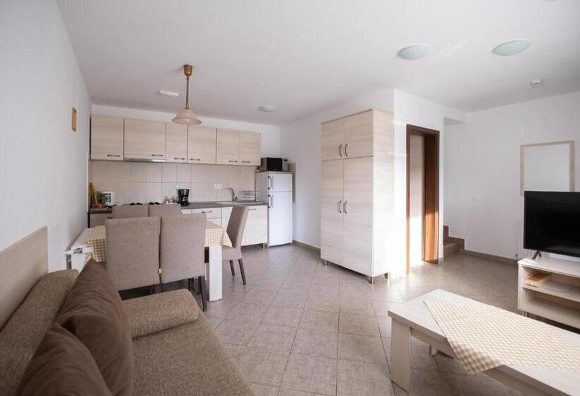 1 Bedroom Apartment Lake View, Pensiunea Encian