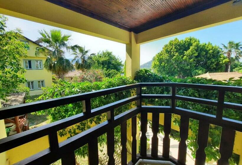 ویلای یک اتاق خوابه با استخر شنا, Summer Life Villa Apart