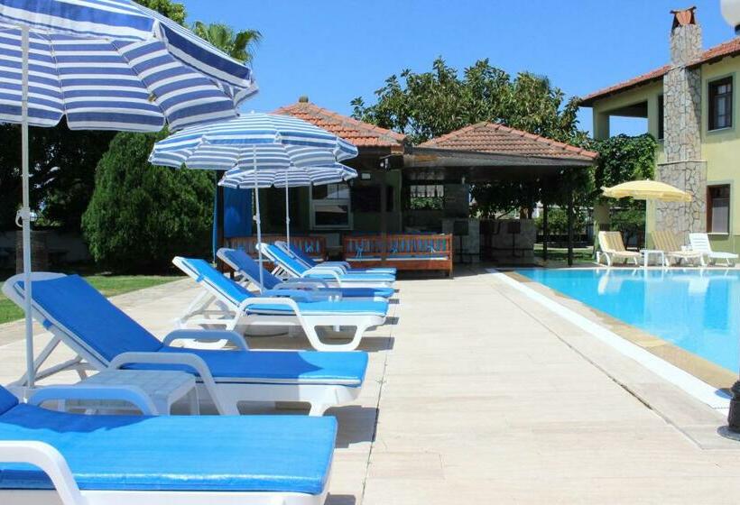 ویلای یک اتاق خوابه با استخر شنا, Summer Life Villa Apart