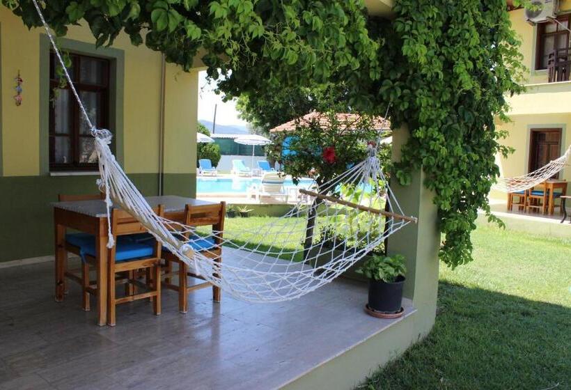 ویلای یک اتاق خوابه با استخر شنا, Summer Life Villa Apart