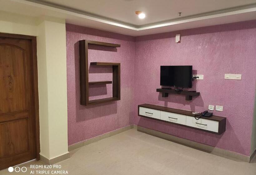 سوییت خانوادگی, Sree Gokulam Apartments