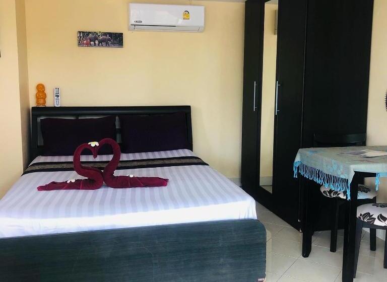 اتاق استاندارد با چشم‌انداز استخر, Angelot Villa