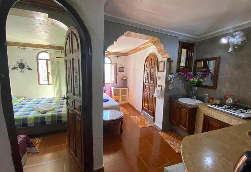 سوییت با چشم‌انداز کوه, Casa Elias