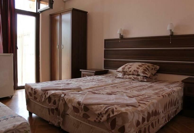 اتاق استاندارد با بالکن, Guest House Dara