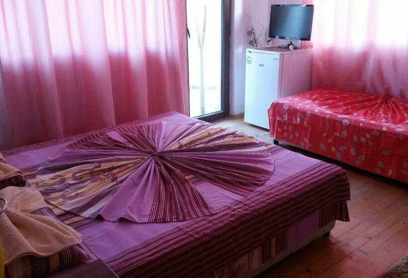 اتاق استاندارد با بالکن, Guest House Dara