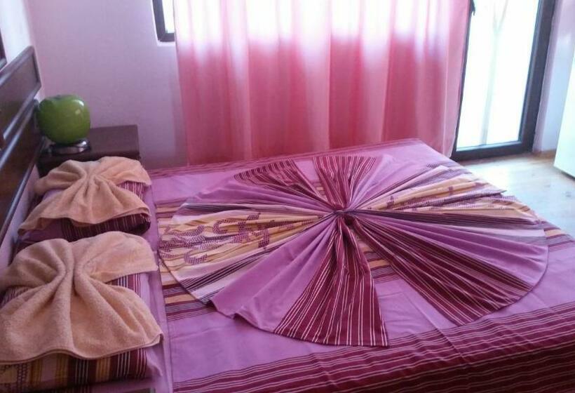 اتاق استاندارد با بالکن, Guest House Dara