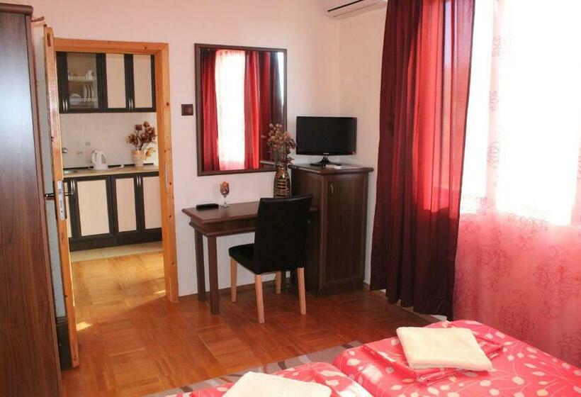 Comfort room with balcony, Guest House Dara
