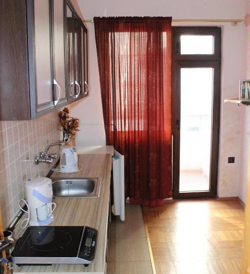 Comfort room with balcony, Guest House Dara