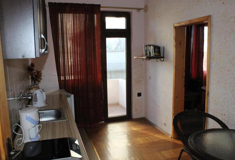 Comfort room with balcony, Guest House Dara