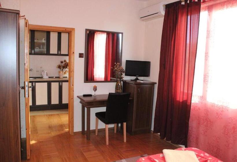 Comfort room with balcony, Guest House Dara