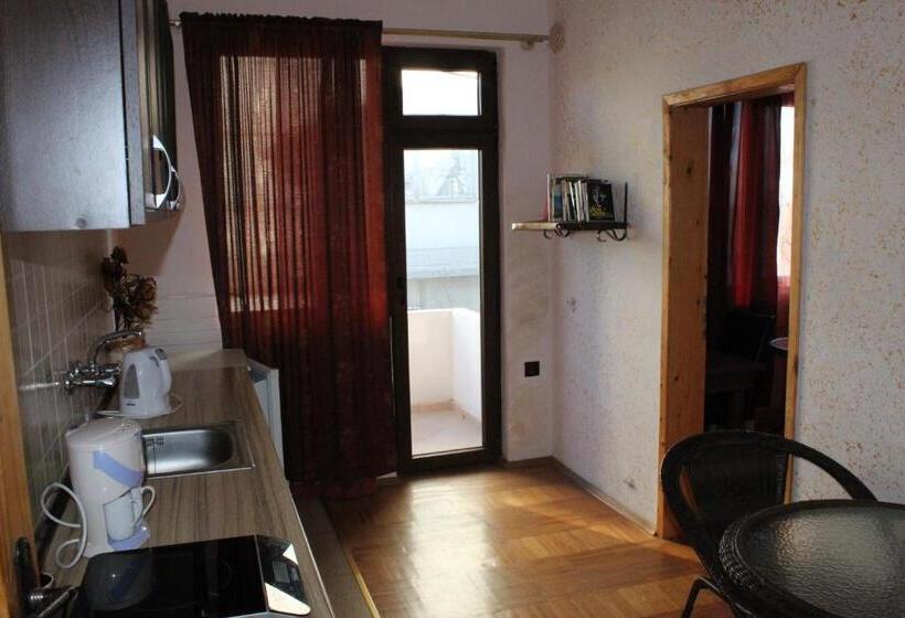 Comfort room with balcony, Guest House Dara