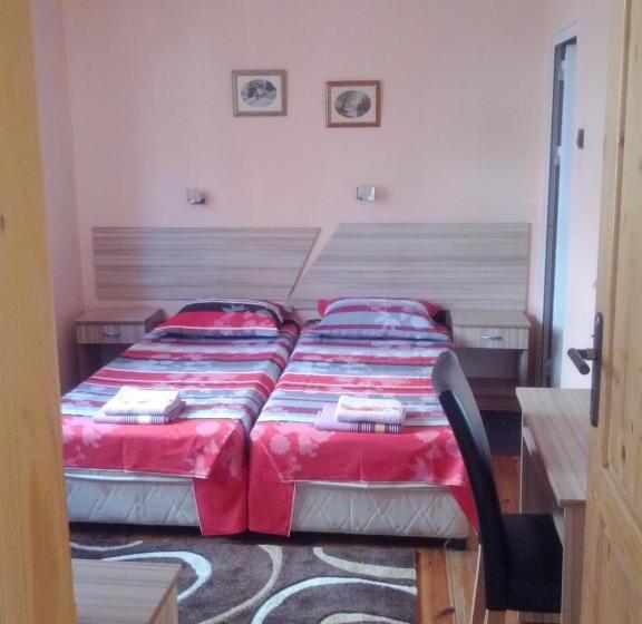 Comfort room with balcony, Guest House Dara