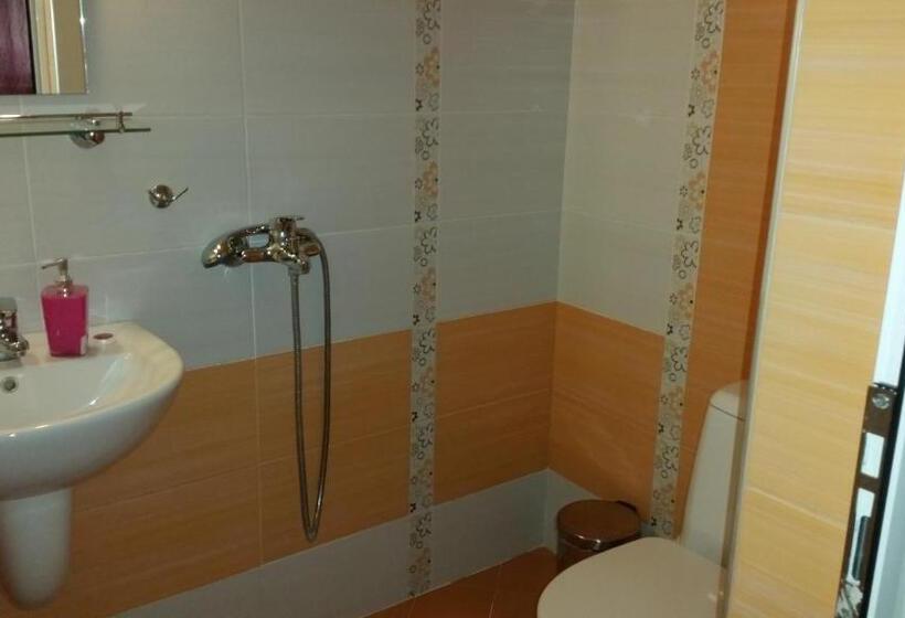 Comfort room with balcony, Guest House Dara