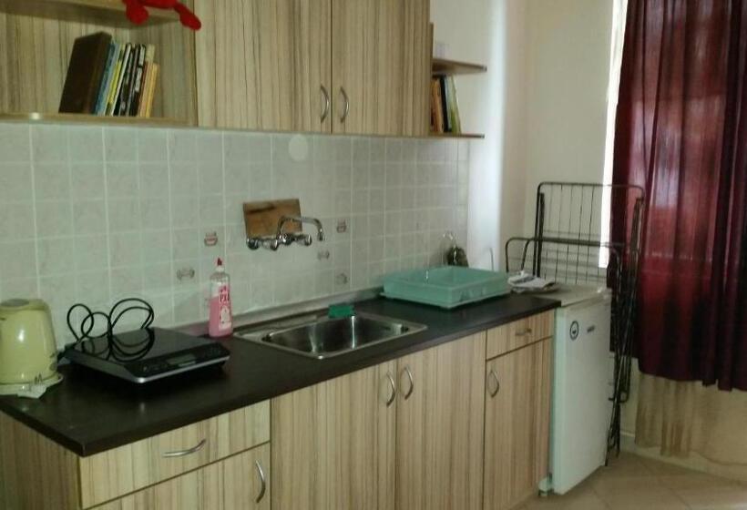 Comfort room with balcony, Guest House Dara