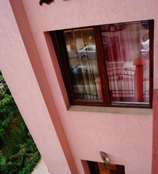 2 Bedroom Suite with Balcony, Guest House Dara