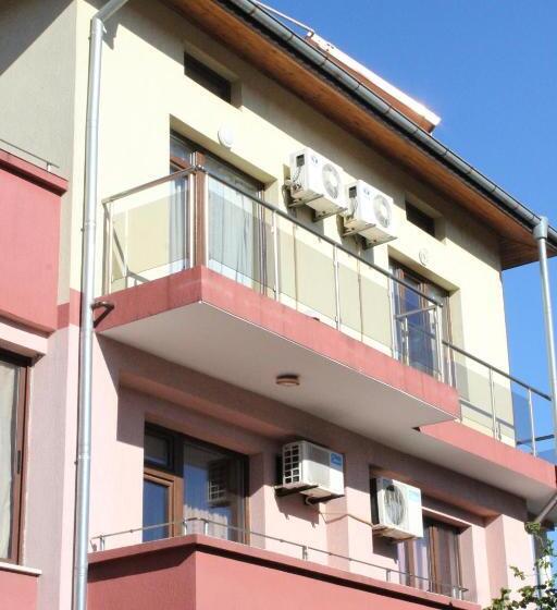 2 Bedroom Suite with Balcony, Guest House Dara