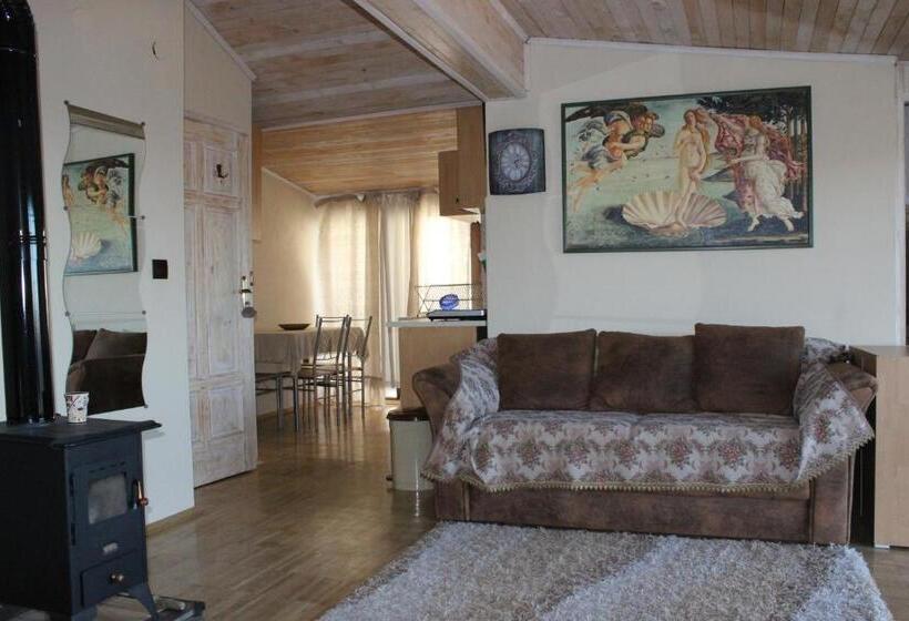 سوییت جونیور با بالکن, Guest House Dara