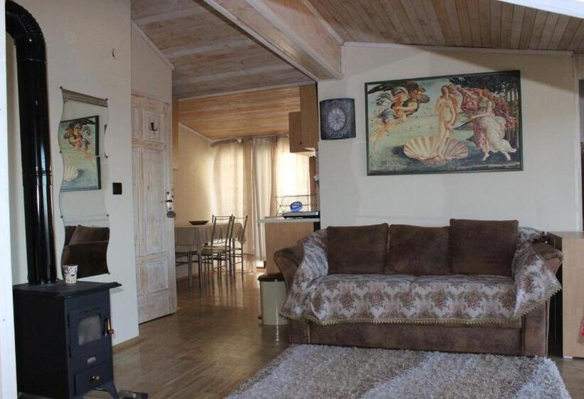 سوییت جونیور با بالکن, Guest House Dara