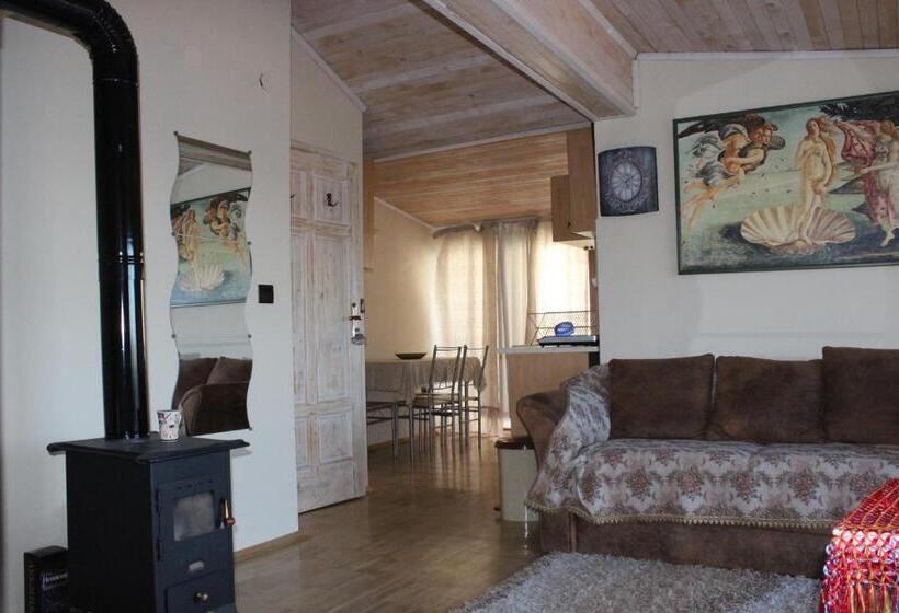 سوییت جونیور با بالکن, Guest House Dara