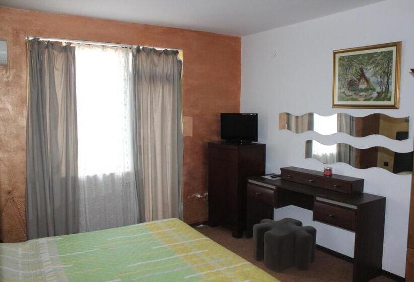 اتاق خانوادگی با چشم‌انداز دریا, Guest House Dara