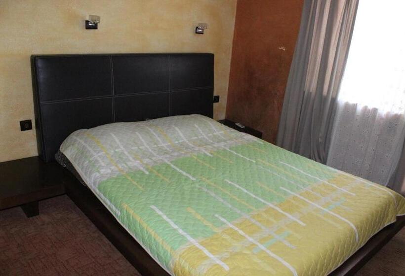 اتاق خانوادگی با چشم‌انداز دریا, Guest House Dara