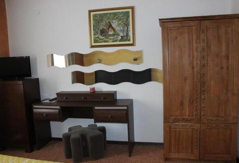 اتاق خانوادگی با چشم‌انداز دریا, Guest House Dara