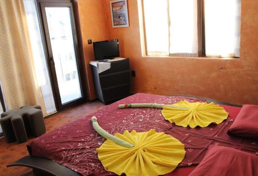 اتاق خانوادگی با چشم‌انداز دریا, Guest House Dara
