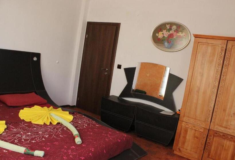 اتاق خانوادگی با چشم‌انداز دریا, Guest House Dara