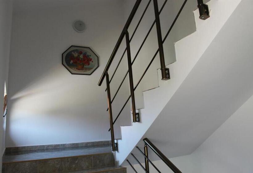 2 Bedroom Suite with Balcony, Guest House Dara