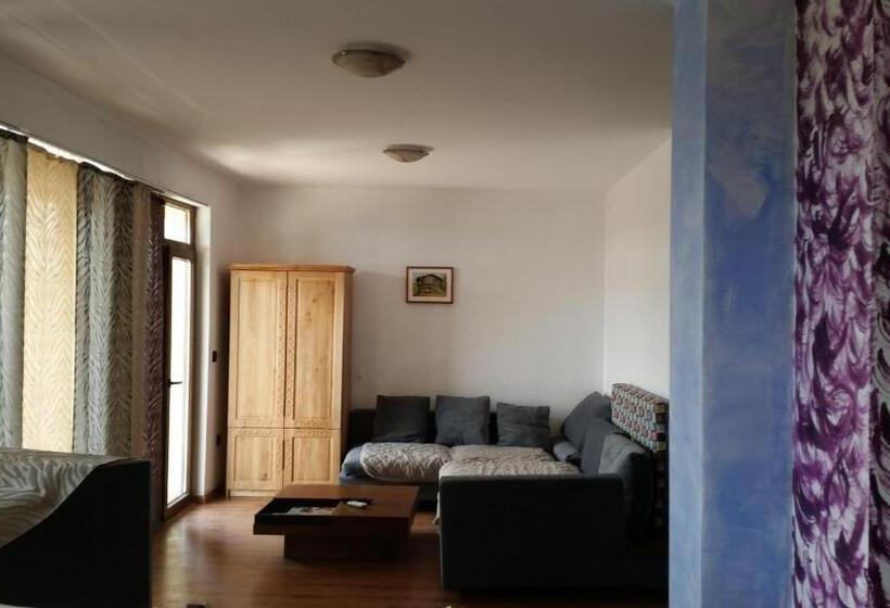 2 Bedroom Suite with Balcony, Guest House Dara