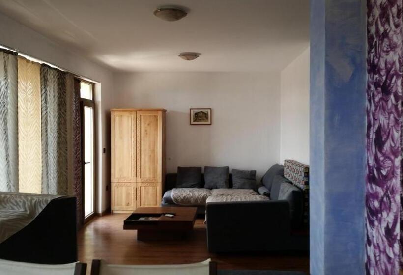 2 Bedroom Suite with Balcony, Guest House Dara