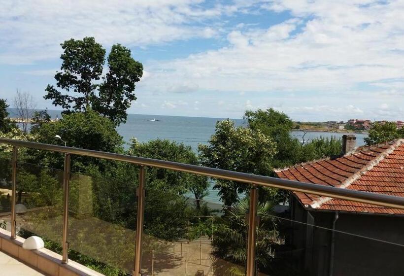2 Bedroom Suite with Balcony, Guest House Dara
