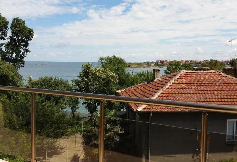2 Bedroom Suite with Balcony, Guest House Dara