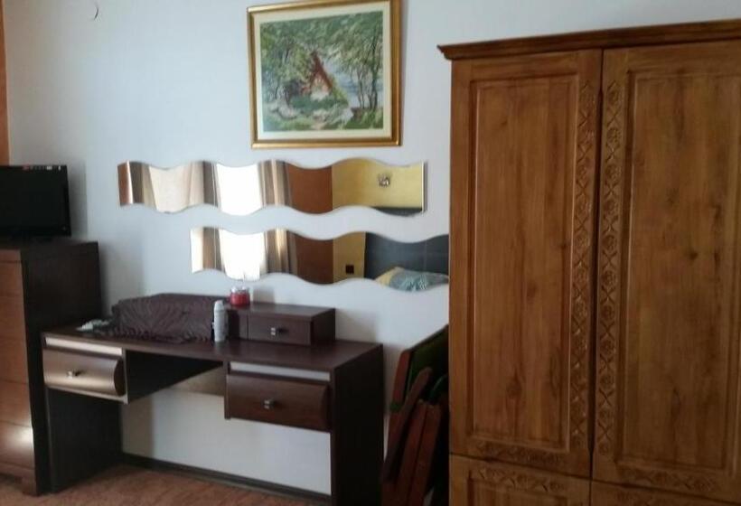 2 Bedroom Suite with Balcony, Guest House Dara