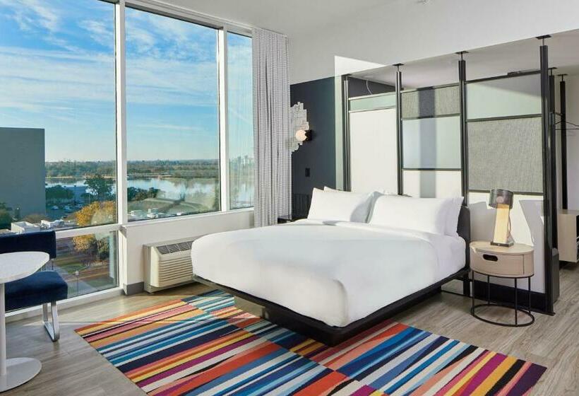 اتاق استاندارد با تخت بزرگ, Aloft Wilmington At Coastline Center
