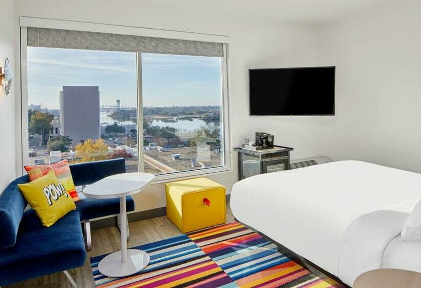 اتاق استاندارد با تخت بزرگ, Aloft Wilmington At Coastline Center