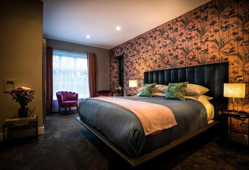 اتاق لوکس با تخت بزرگ, Broomhill Estate Boutique Art