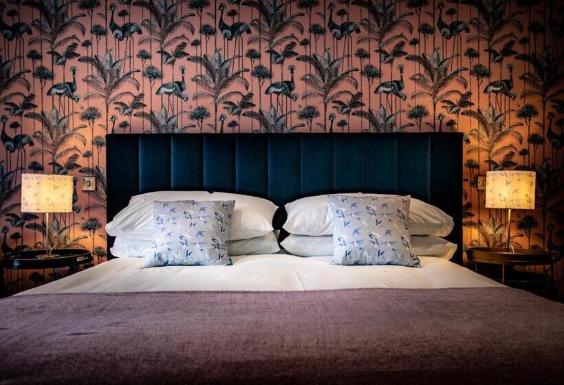 اتاق لوکس با تخت بزرگ, Broomhill Estate Boutique Art