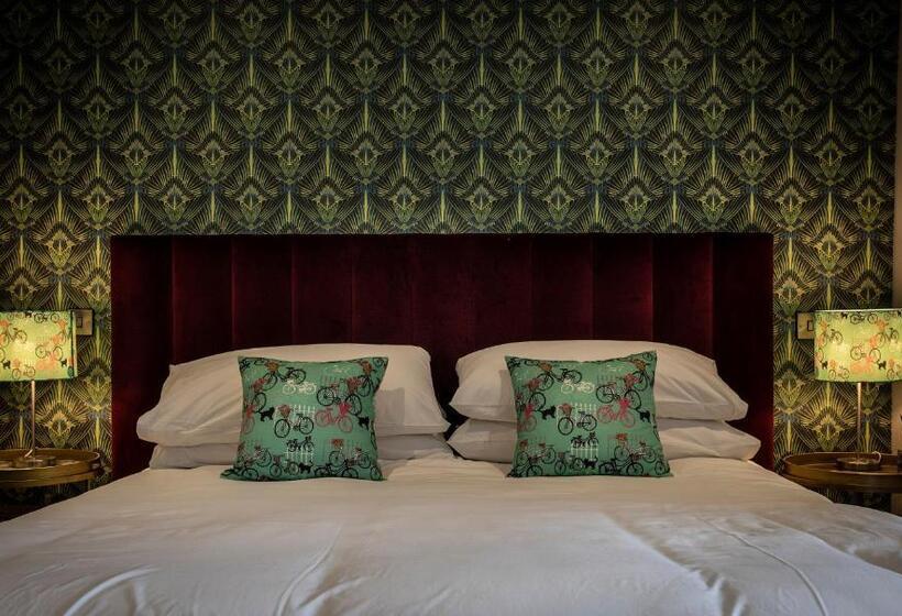 اتاق لوکس با تخت بزرگ, Broomhill Estate Boutique Art