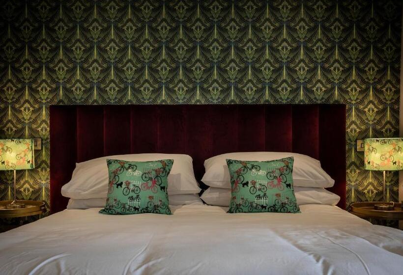 اتاق لوکس با تخت بزرگ, Broomhill Estate Boutique Art