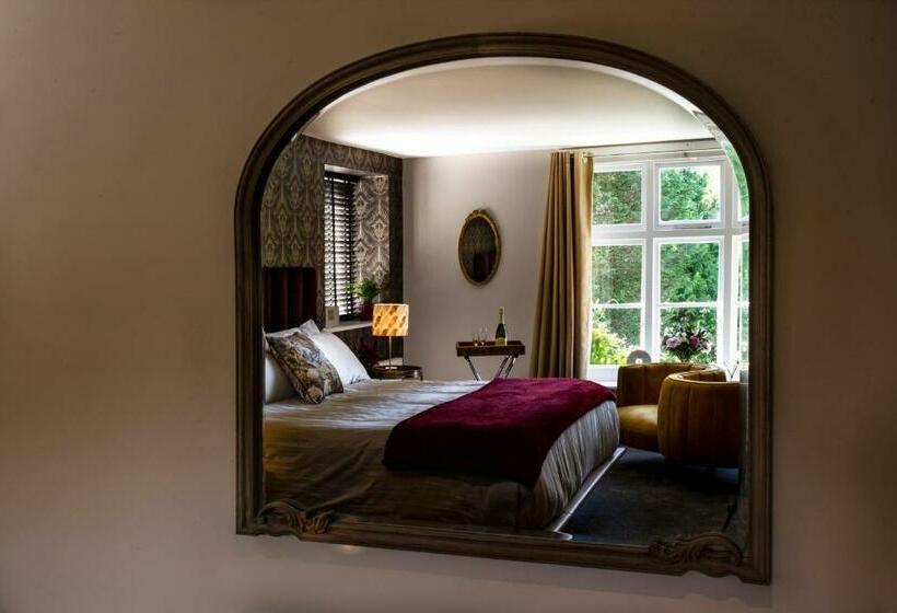 اتاق لوکس با تخت بزرگ, Broomhill Estate Boutique Art