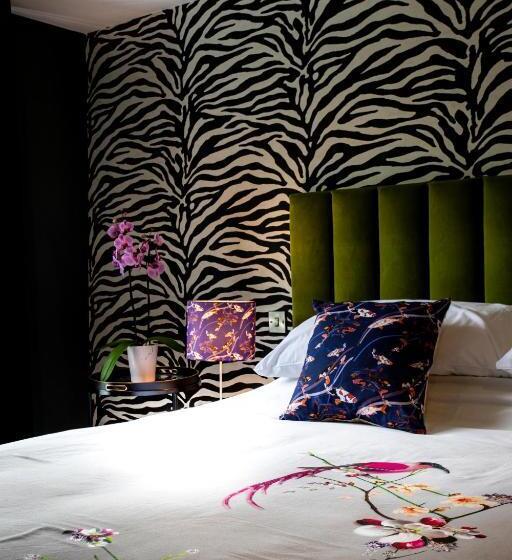 اتاق لوکس با تخت بزرگ, Broomhill Estate Boutique Art