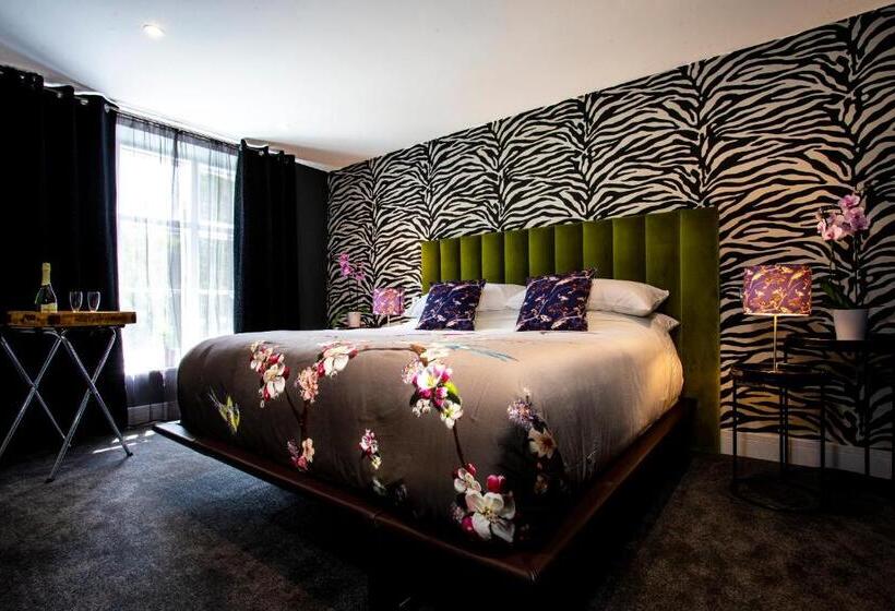 اتاق لوکس با تخت بزرگ, Broomhill Estate Boutique Art
