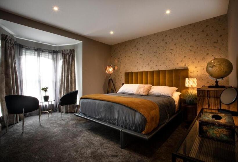 اتاق لوکس با تخت بزرگ, Broomhill Estate Boutique Art