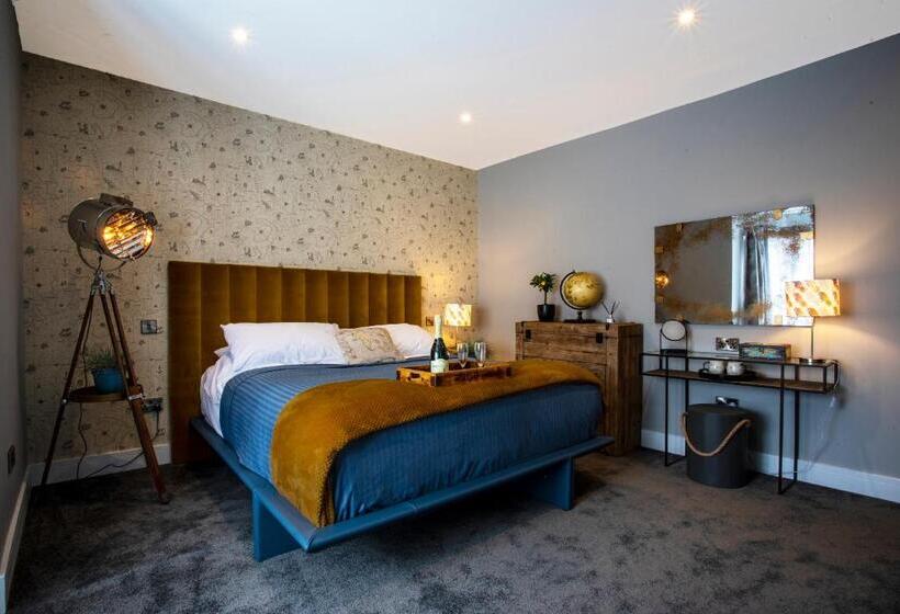اتاق لوکس با تخت بزرگ, Broomhill Estate Boutique Art