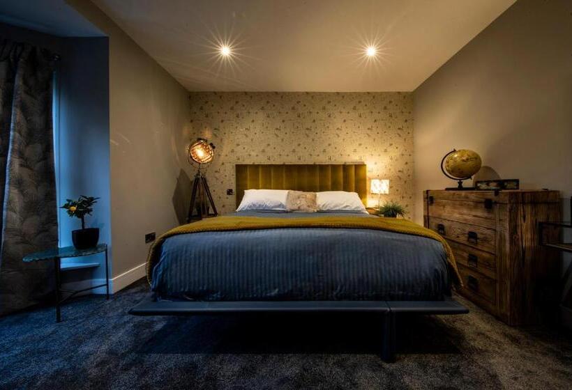 اتاق لوکس با تخت بزرگ, Broomhill Estate Boutique Art