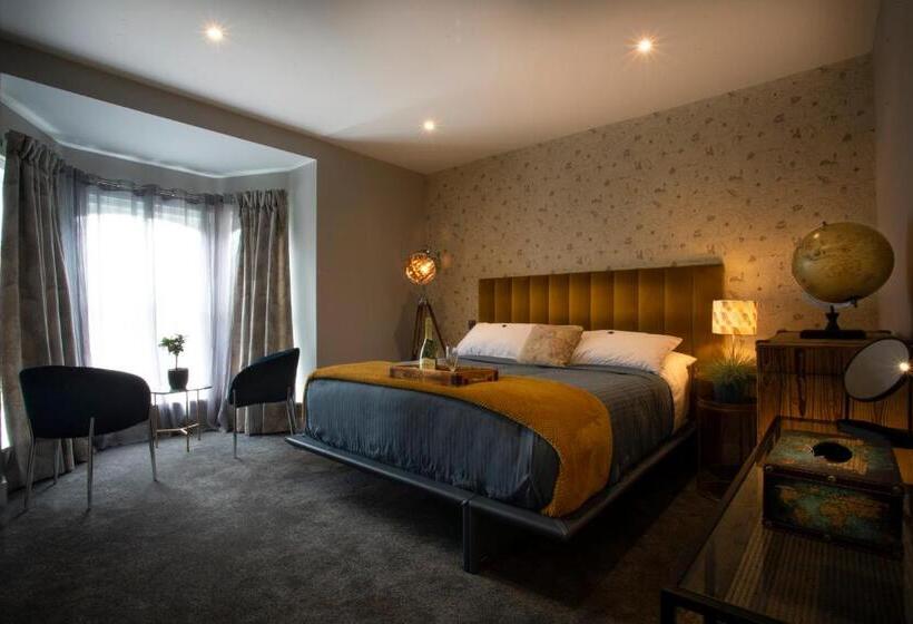 اتاق لوکس با تخت بزرگ, Broomhill Estate Boutique Art