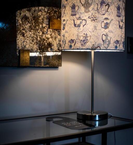 اتاق لوکس با تخت بزرگ, Broomhill Estate Boutique Art